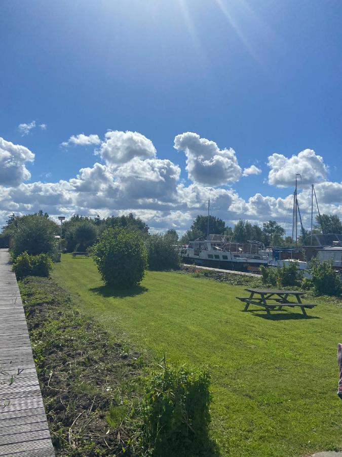 Готель C'Est La Vie Houseboat Недергорст-ден-Берг Екстер'єр фото